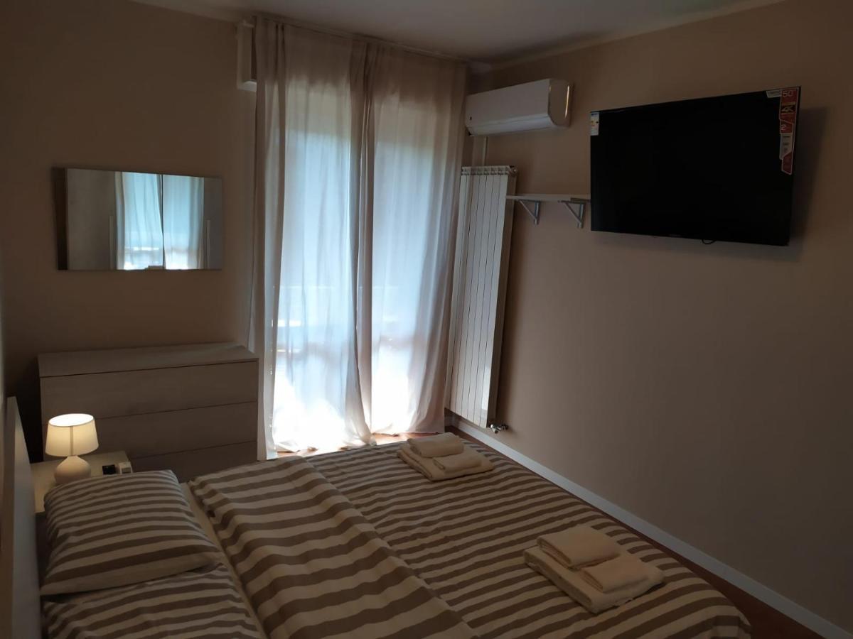 Beach House, 300 M Dal Mare, Marina Di Massa Buitenkant foto