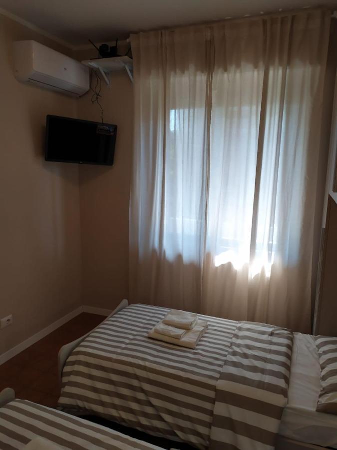 Beach House, 300 M Dal Mare, Marina Di Massa Buitenkant foto