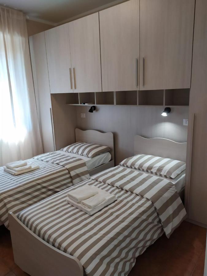 Beach House, 300 M Dal Mare, Marina Di Massa Buitenkant foto
