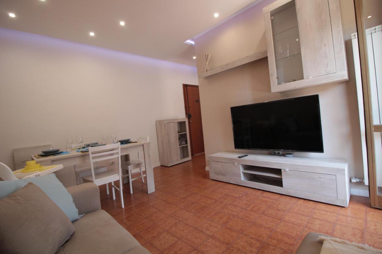 Beach House, 300 M Dal Mare, Marina Di Massa Buitenkant foto